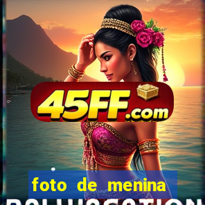 foto de menina bonita fake cacheada